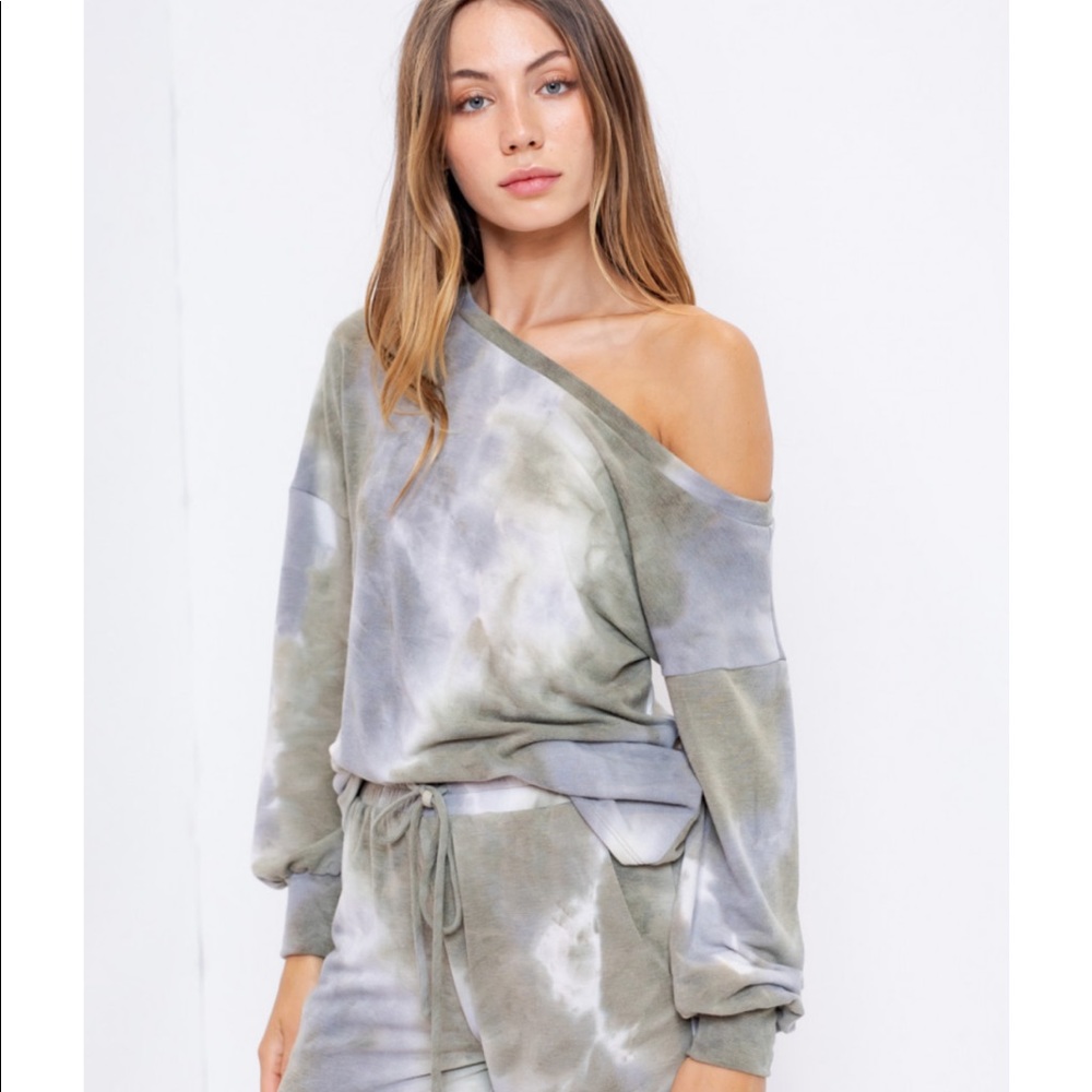 Oversized Knit Tie-Dye Off-Shoulder Top with TAGS